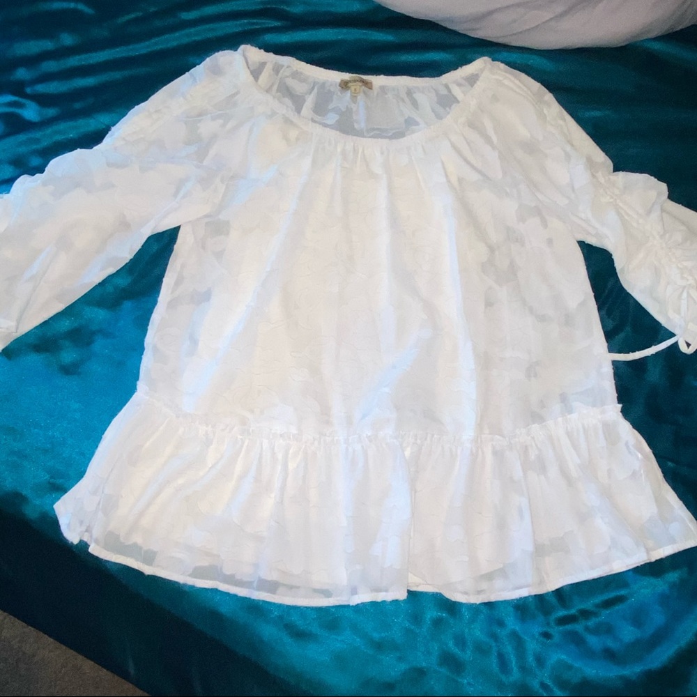 NWT. Democracy-white, baby doll style shirt